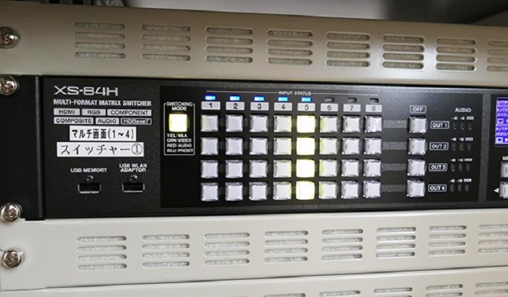 12面のうち8面の表示用途としてRoland XS-84Hが使用